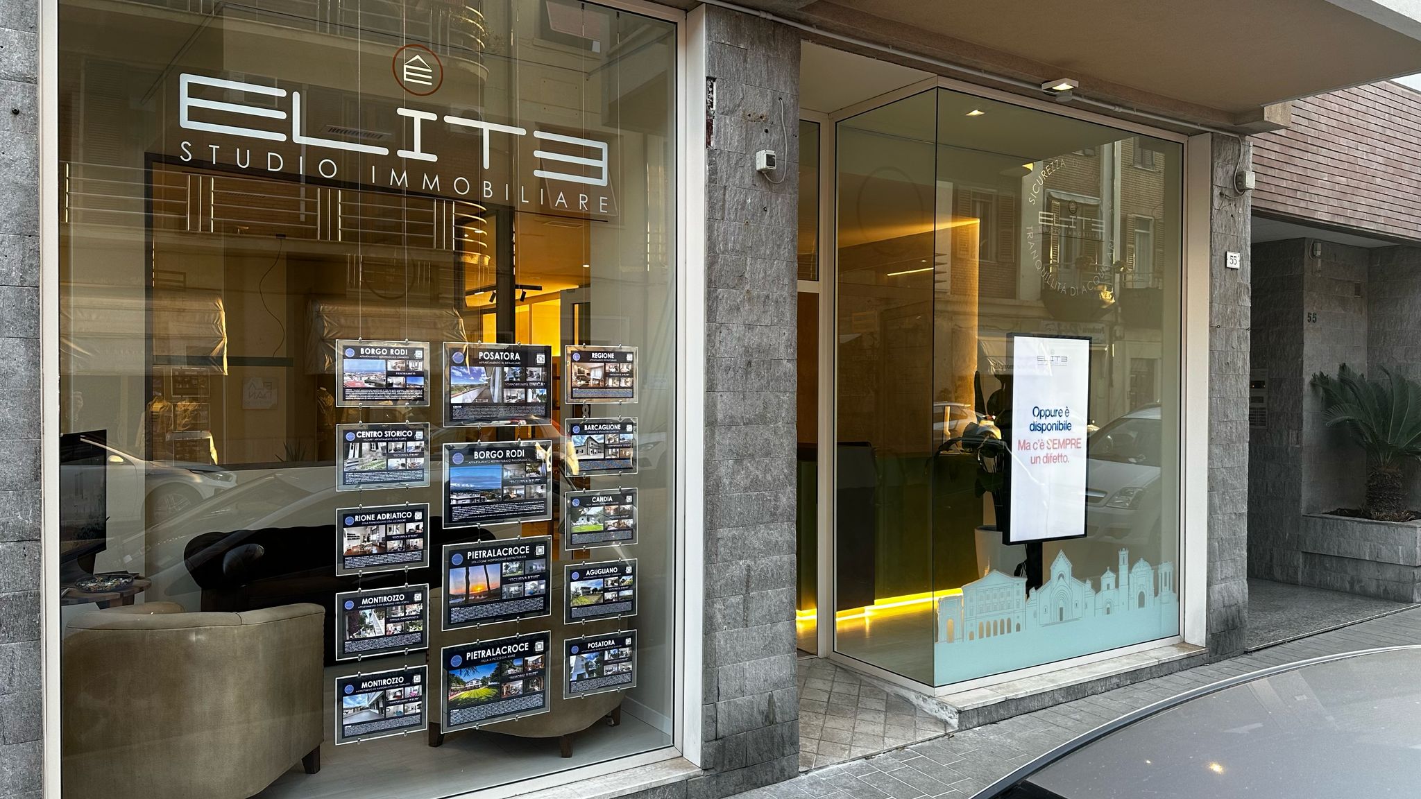 Immagine della vetrina dell'agenzia immobiliare Elite Studio Immobiliare